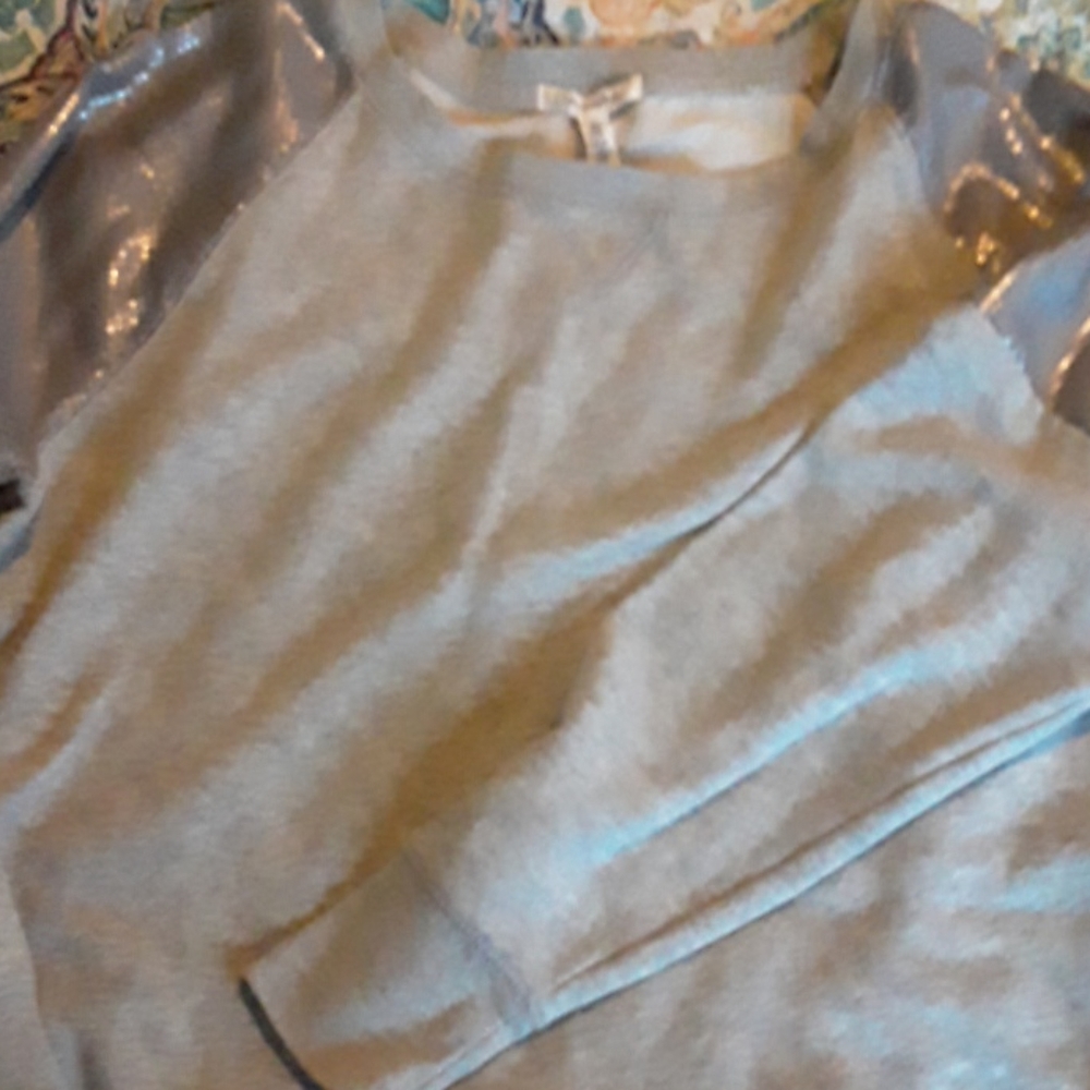 Crop sweat shirt. New
